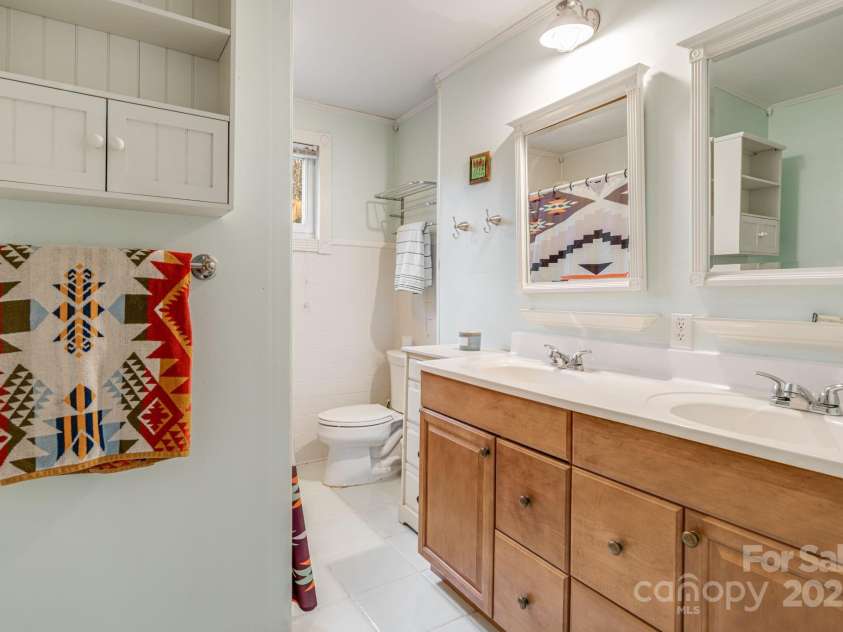 37 Plymouth Circle, Asheville, NC 28803.  MLS# CAR4219708, YatesRealty ID 8081. 