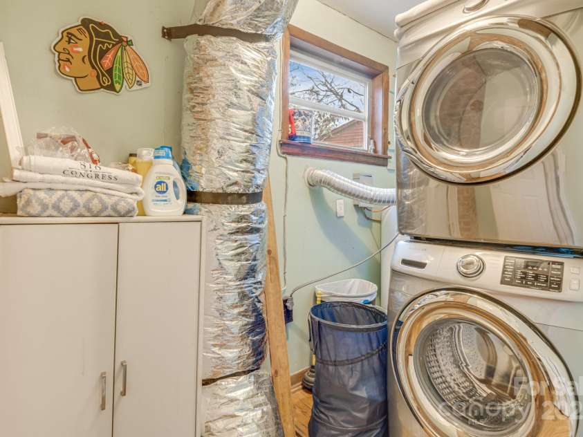 37 Plymouth Circle, Asheville, NC 28803.  MLS# CAR4219708, YatesRealty ID 8081. 