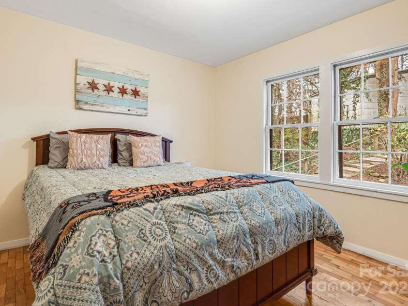 37 Plymouth Circle, Asheville, NC 28803.  MLS# CAR4219708, YatesRealty ID 8081. 