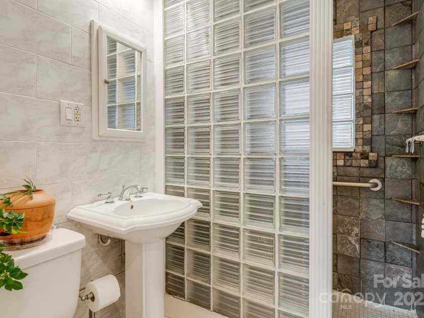 37 Plymouth Circle, Asheville, NC 28803.  MLS# CAR4219708, YatesRealty ID 8081. 