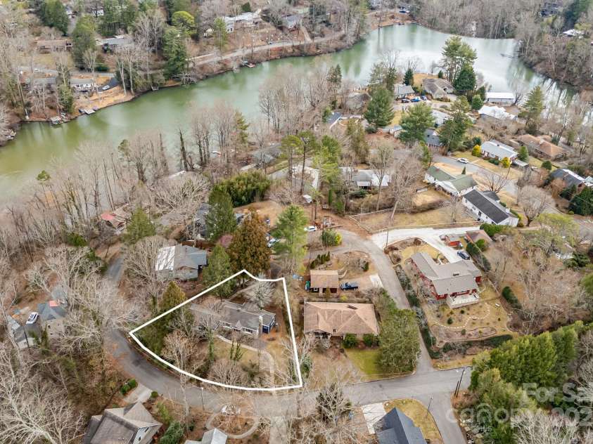 37 Plymouth Circle, Asheville, NC 28803.  MLS# CAR4219708, YatesRealty ID 8081. 