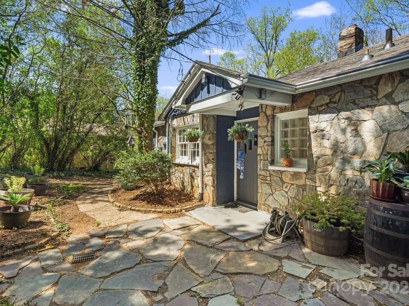 37 Plymouth Circle, Asheville, NC 28803.  MLS# CAR4219708, YatesRealty ID 8081. 