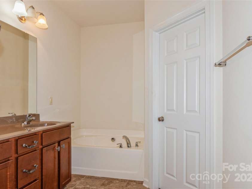 16718 Dolcetto Way, Charlotte, NC 28277.  MLS# CAR4208560, YatesRealty ID 8084. 