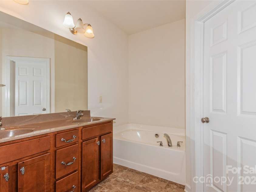 16718 Dolcetto Way, Charlotte, NC 28277.  MLS# CAR4208560, YatesRealty ID 8084. 