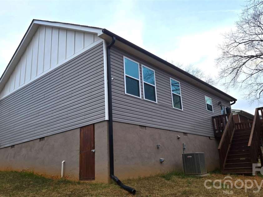 828 Cabaniss Drive, Shelby, NC 28150.  MLS# CAR4319238, YatesRealty ID 8084. 