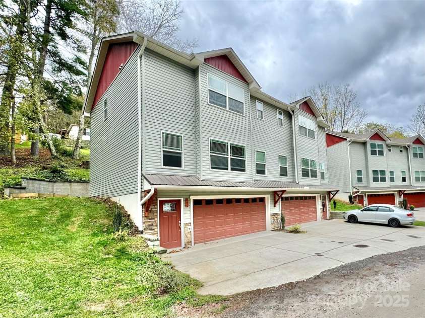 256 Liner Cove Road, Waynesville, NC 28786.  MLS# CAR4249275, YatesRealty ID 8085. 