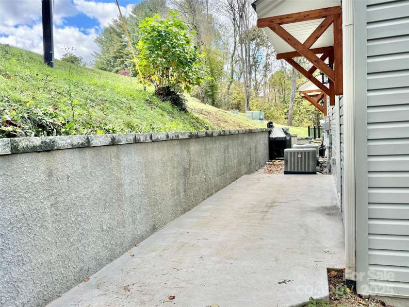 256 Liner Cove Road, Waynesville, NC 28786.  MLS# CAR4249275, YatesRealty ID 8085. 