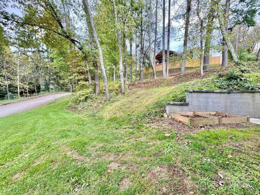 256 Liner Cove Road, Waynesville, NC 28786.  MLS# CAR4249275, YatesRealty ID 8085. 
