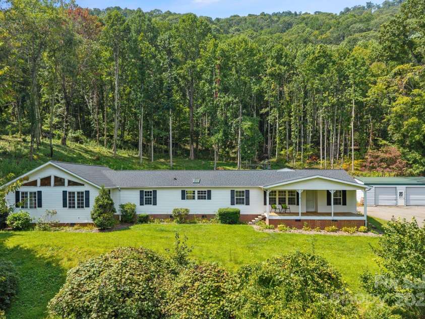 85 Carolina Lane, Burnsville, NC 28714.  MLS# CAR4300413, YatesRealty ID 8085. 