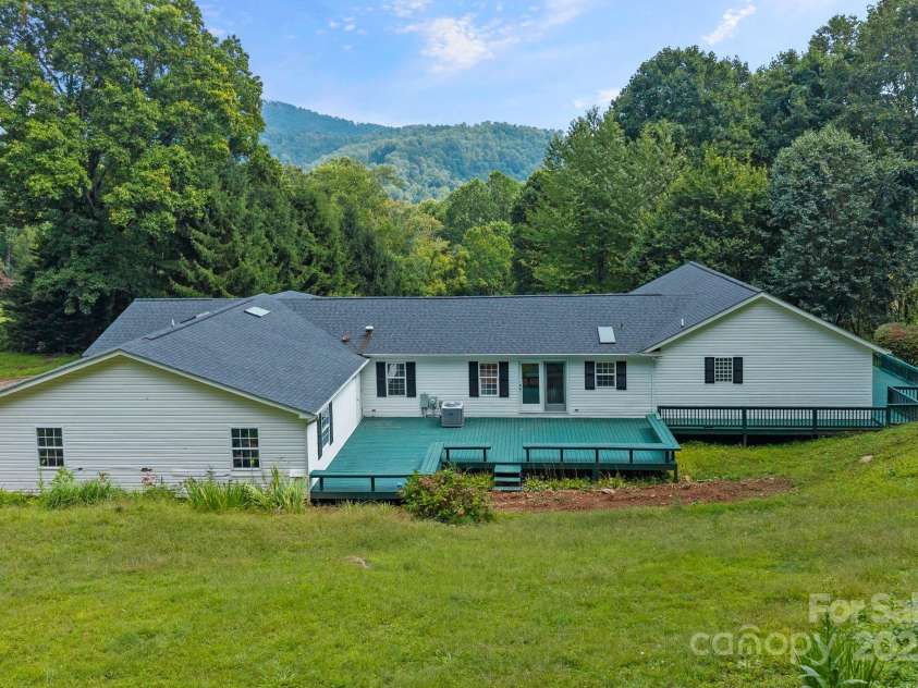 85 Carolina Lane, Burnsville, NC 28714.  MLS# CAR4300413, YatesRealty ID 8085. 