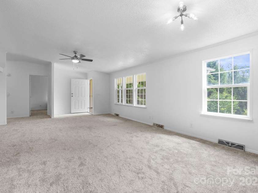 85 Carolina Lane, Burnsville, NC 28714.  MLS# CAR4300413, YatesRealty ID 8085. 