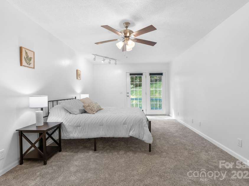 85 Carolina Lane, Burnsville, NC 28714.  MLS# CAR4300413, YatesRealty ID 8085. 