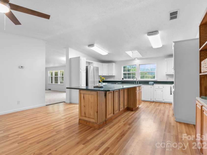 85 Carolina Lane, Burnsville, NC 28714.  MLS# CAR4300413, YatesRealty ID 8085. 