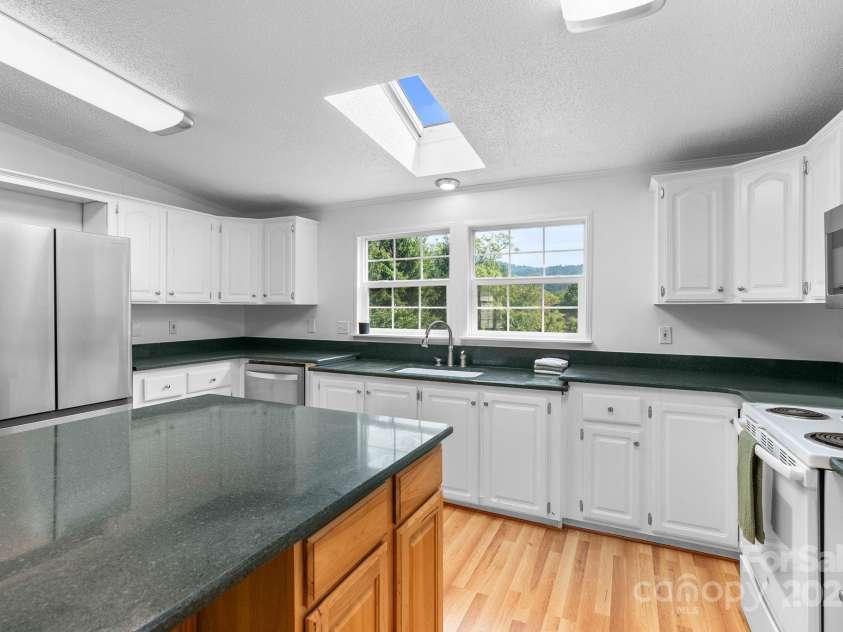 85 Carolina Lane, Burnsville, NC 28714.  MLS# CAR4300413, YatesRealty ID 8085. 