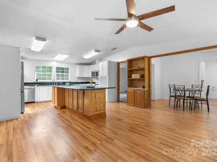 85 Carolina Lane, Burnsville, NC 28714.  MLS# CAR4300413, YatesRealty ID 8085. 