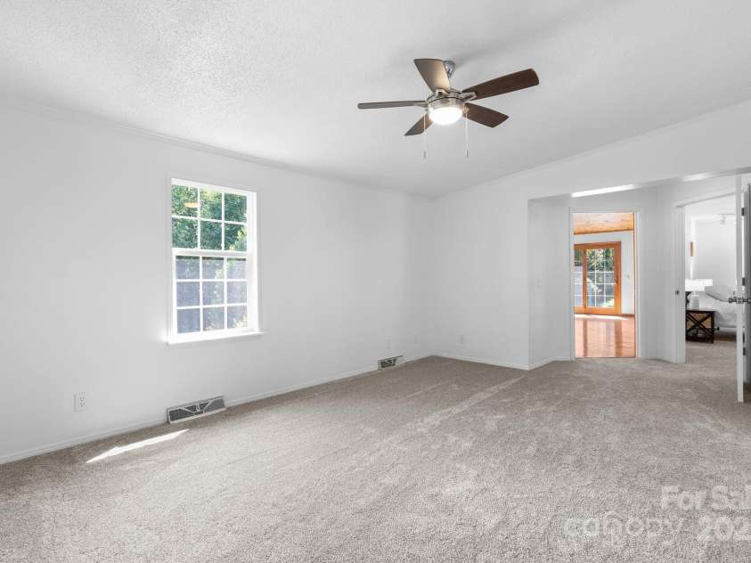 85 Carolina Lane, Burnsville, NC 28714.  MLS# CAR4300413, YatesRealty ID 8085. 