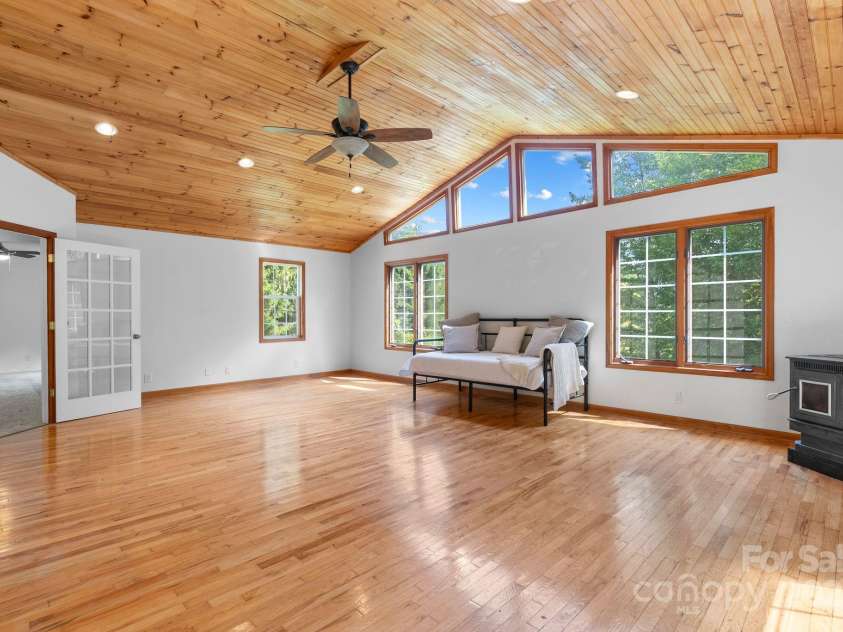 85 Carolina Lane, Burnsville, NC 28714.  MLS# CAR4300413, YatesRealty ID 8085. 