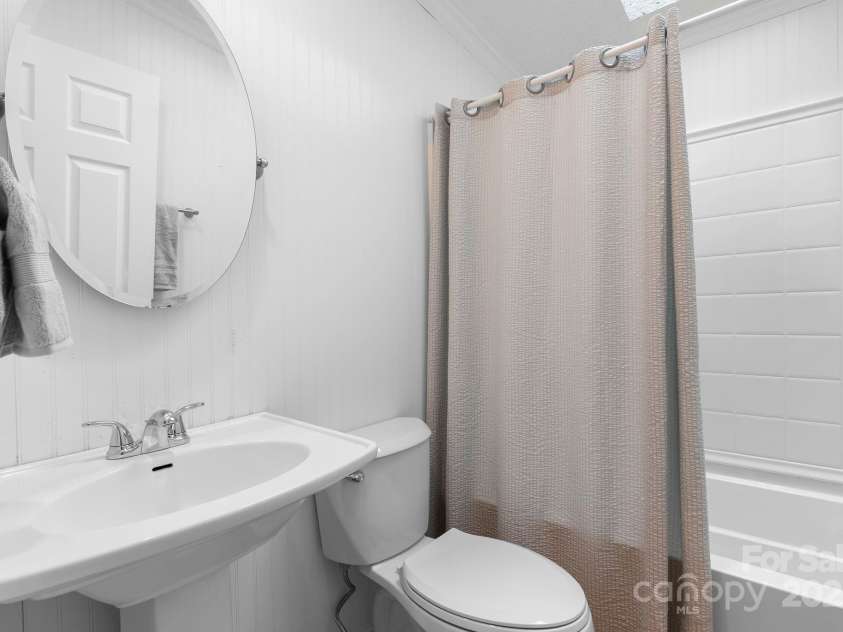 85 Carolina Lane, Burnsville, NC 28714.  MLS# CAR4300413, YatesRealty ID 8085. 