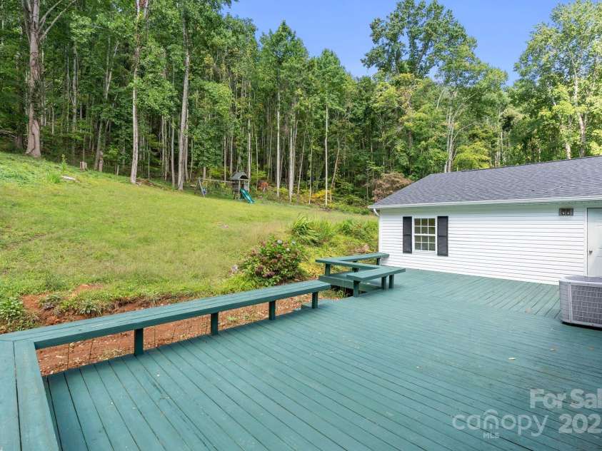 85 Carolina Lane, Burnsville, NC 28714.  MLS# CAR4300413, YatesRealty ID 8085. 