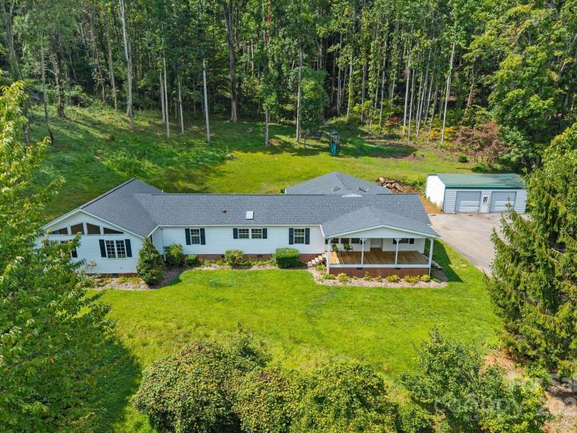85 Carolina Lane, Burnsville, NC 28714.  MLS# CAR4300413, YatesRealty ID 8085. 