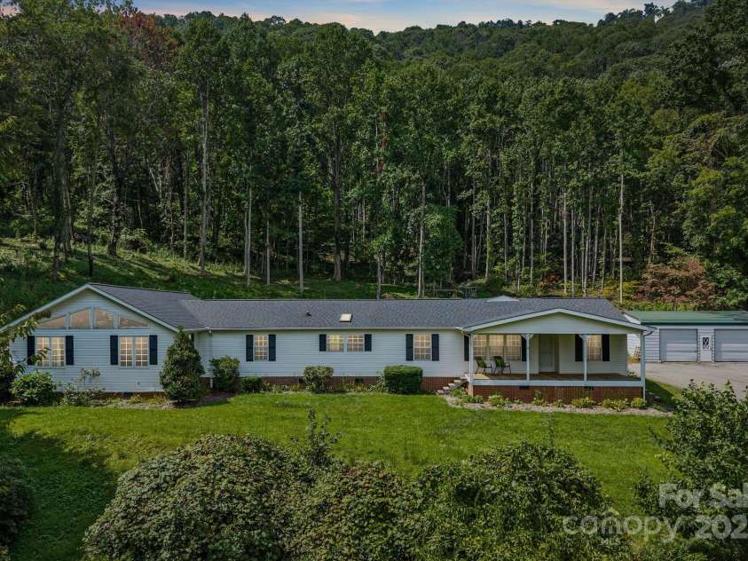 85 Carolina Lane, Burnsville, NC 28714.  MLS# CAR4300413, YatesRealty ID 8085. 