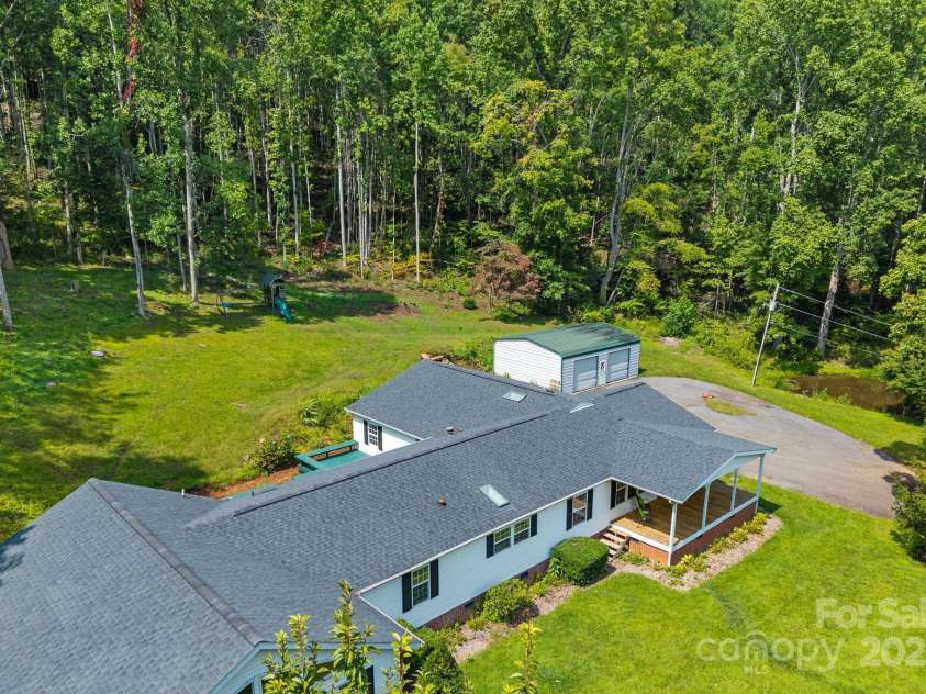 85 Carolina Lane, Burnsville, NC 28714.  MLS# CAR4300413, YatesRealty ID 8085. 