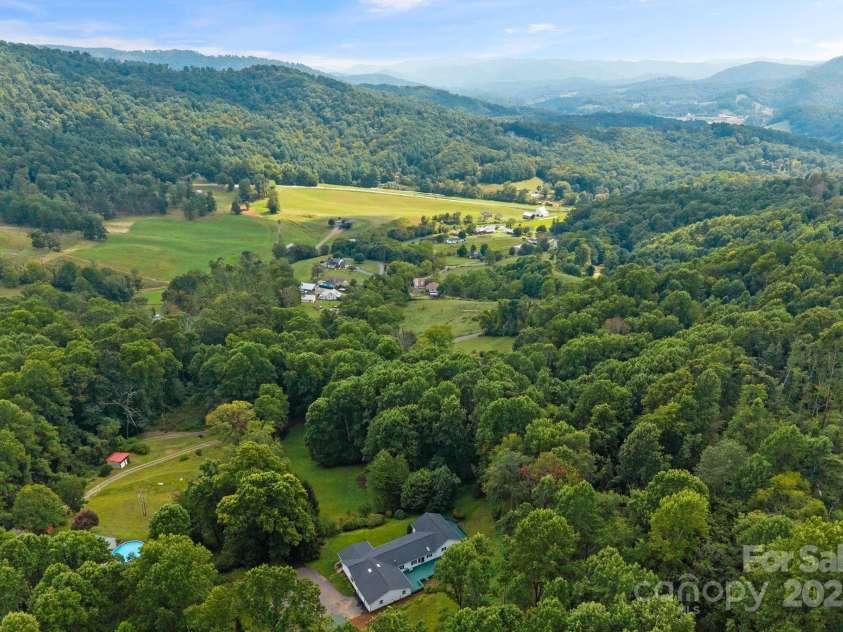 85 Carolina Lane, Burnsville, NC 28714.  MLS# CAR4300413, YatesRealty ID 8085. 