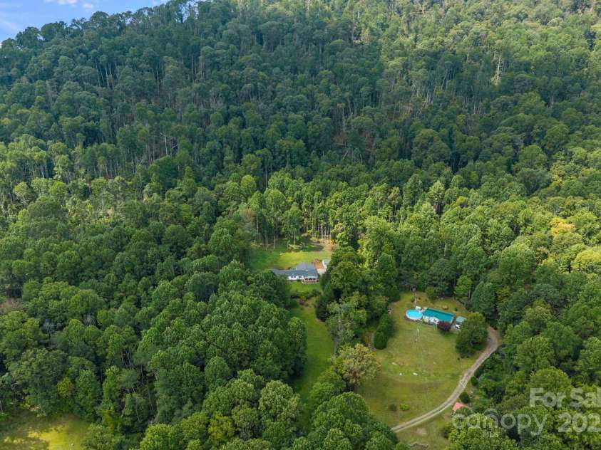 85 Carolina Lane, Burnsville, NC 28714.  MLS# CAR4300413, YatesRealty ID 8085. 