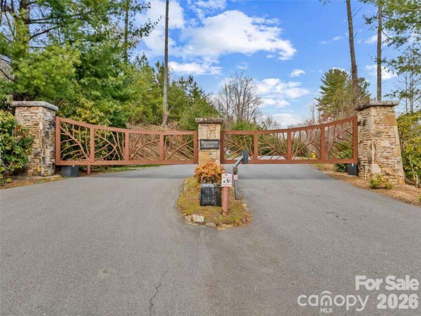 22 Kaufman Stone Way, Biltmore Lake, NC 28715.  MLS# CAR4363670, YatesRealty ID 8086. 