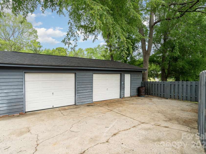 8850 Hills Dell Drive, Concord, NC 28027.  MLS# CAR4228638, YatesRealty ID 8086. 