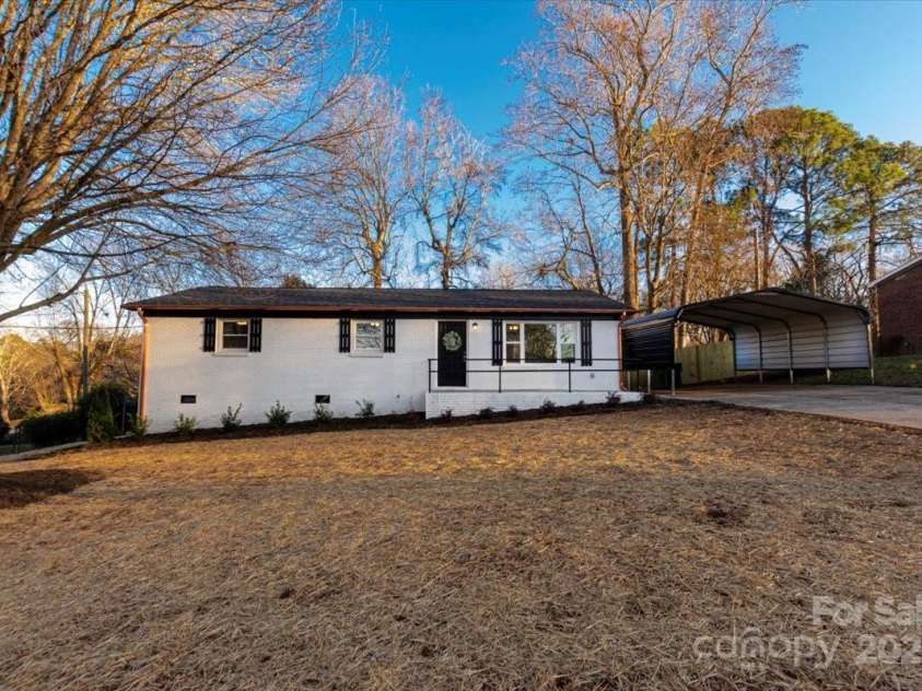 3004 Briarwood Lane, Gastonia, NC 28056.  MLS# CAR4219935, YatesRealty ID 8087. 