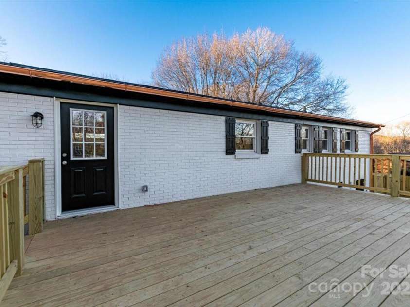 3004 Briarwood Lane, Gastonia, NC 28056.  MLS# CAR4219935, YatesRealty ID 8087. 