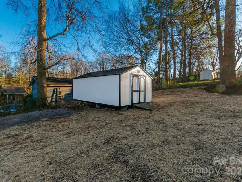 3004 Briarwood Lane, Gastonia, NC 28056.  MLS# CAR4219935, YatesRealty ID 8087. 