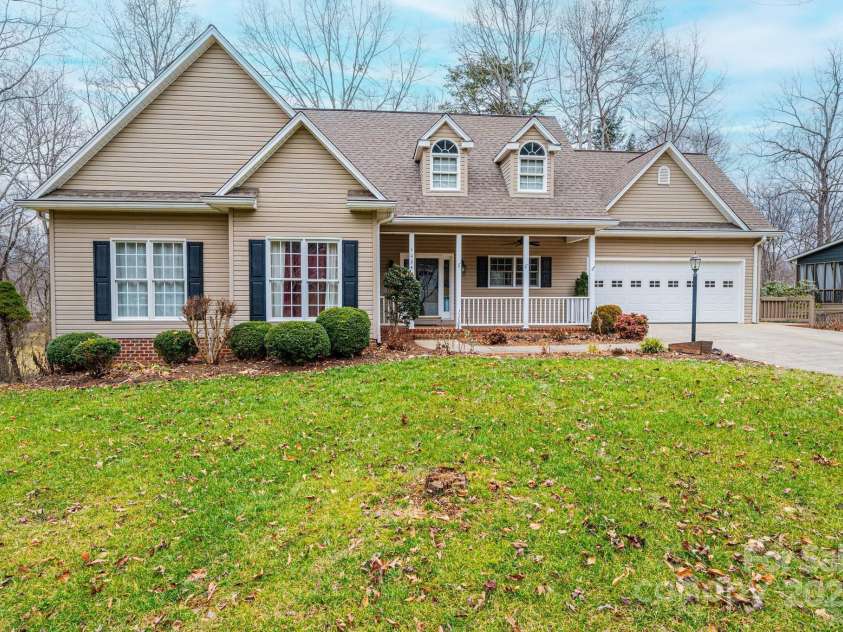 1024 Williamsburg Drive, Lenoir, NC 28645.  MLS# CAR4218475, YatesRealty ID 8088. 