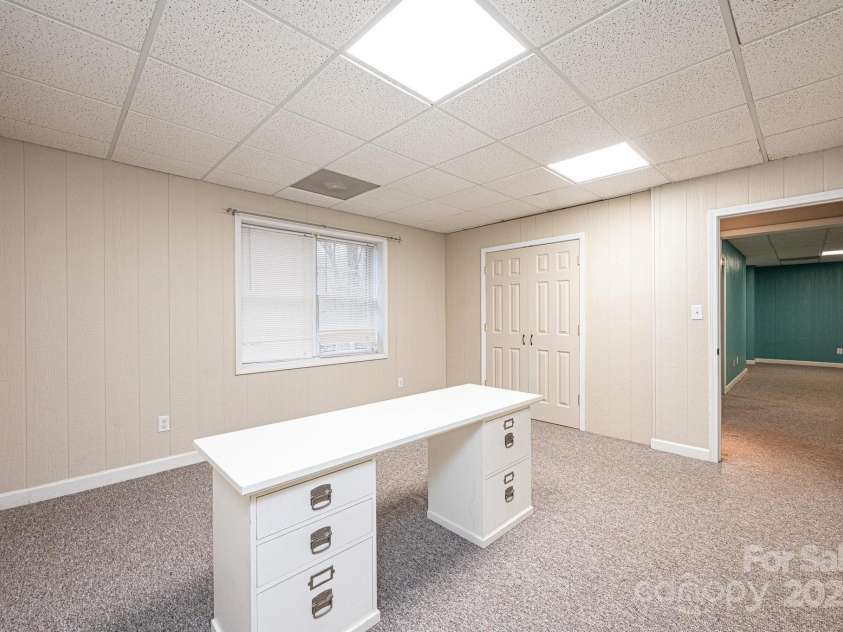 1024 Williamsburg Drive, Lenoir, NC 28645.  MLS# CAR4218475, YatesRealty ID 8088. 