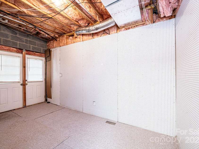 1024 Williamsburg Drive, Lenoir, NC 28645.  MLS# CAR4218475, YatesRealty ID 8088. 