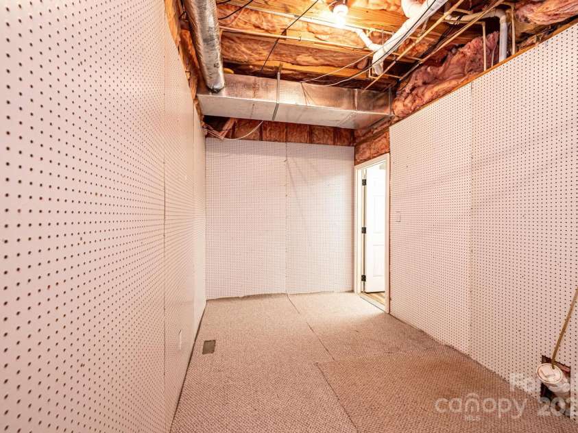 1024 Williamsburg Drive, Lenoir, NC 28645.  MLS# CAR4218475, YatesRealty ID 8088. 