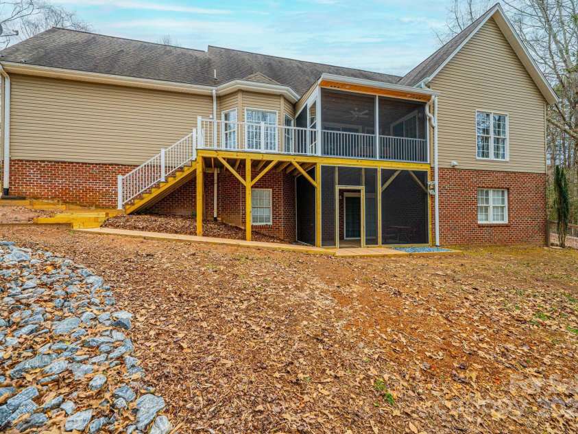 1024 Williamsburg Drive, Lenoir, NC 28645.  MLS# CAR4218475, YatesRealty ID 8088. 