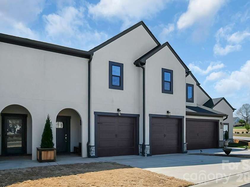 106 Shields Drive, Lincolnton, NC 28092.  MLS# CAR4364472, YatesRealty ID 8091. 
