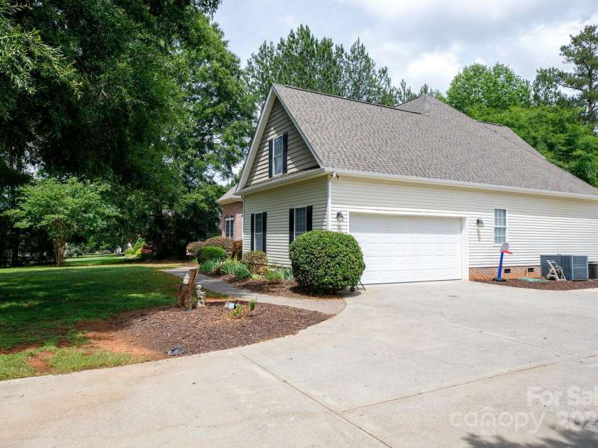 3617 Venetian Way, York, SC 29745.  MLS# CAR4147503, YatesRealty ID 8092. 