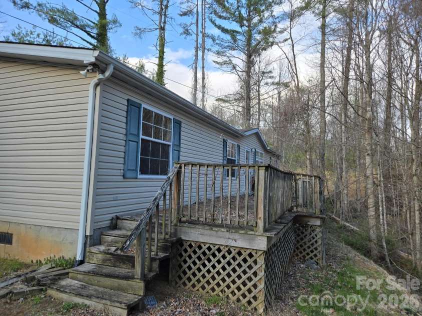 6 Woodland Street, Spruce Pine, NC 28777.  MLS# CAR4364212, YatesRealty ID 8092. 