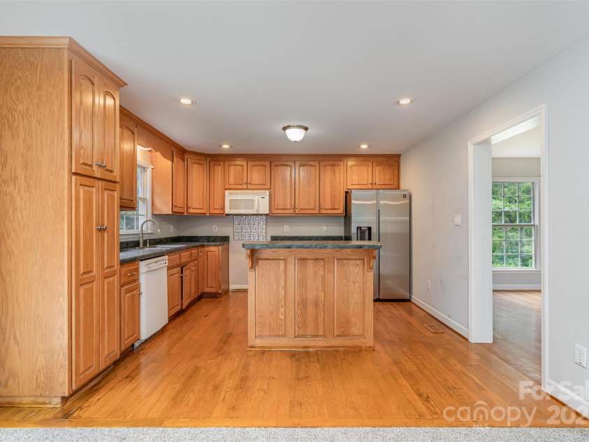 8885 Brandon Circle, Concord, NC 28025.  MLS# CAR4282737, YatesRealty ID 8093. 