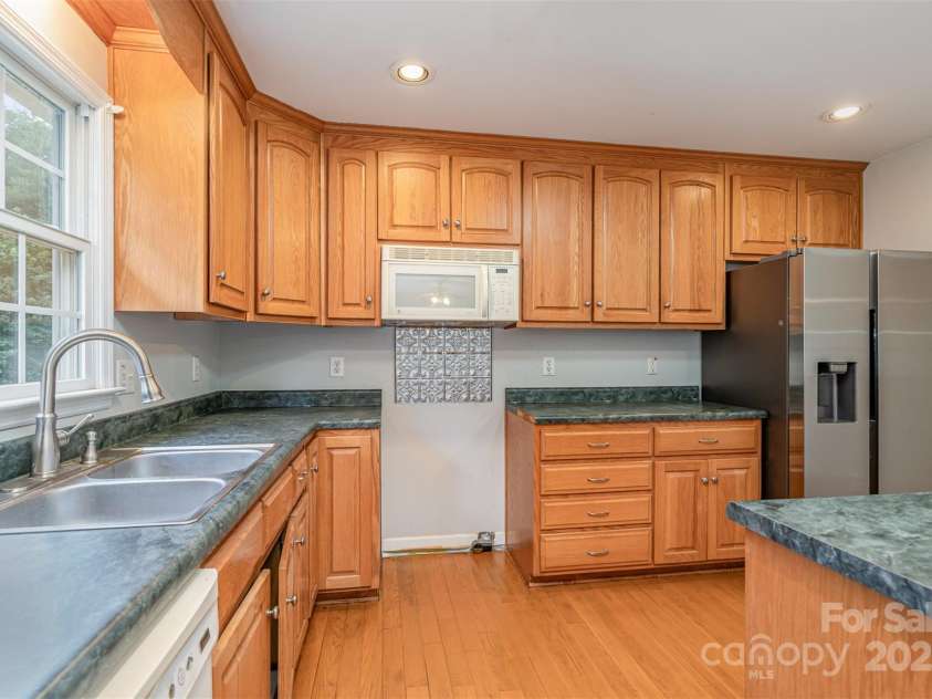 8885 Brandon Circle, Concord, NC 28025.  MLS# CAR4282737, YatesRealty ID 8093. 