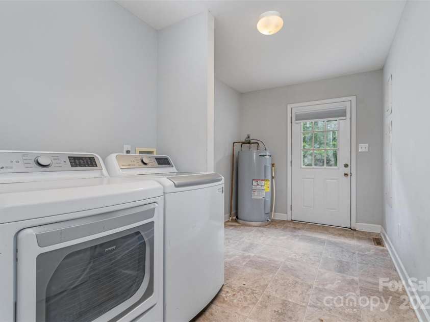 8885 Brandon Circle, Concord, NC 28025.  MLS# CAR4282737, YatesRealty ID 8093. 