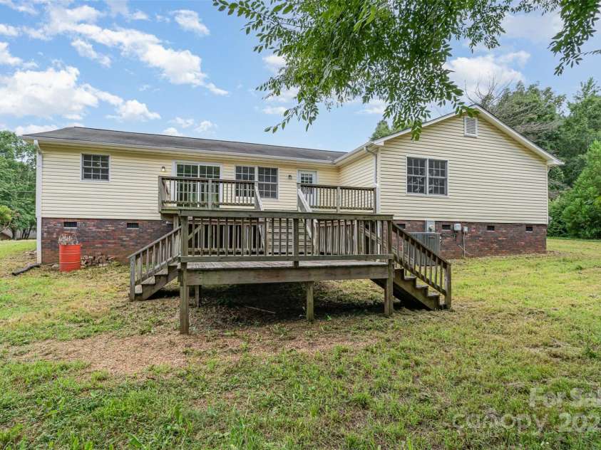 8885 Brandon Circle, Concord, NC 28025.  MLS# CAR4282737, YatesRealty ID 8093. 