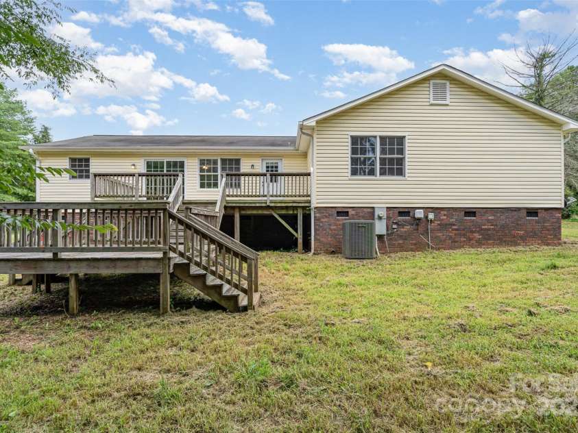 8885 Brandon Circle, Concord, NC 28025.  MLS# CAR4282737, YatesRealty ID 8093. 