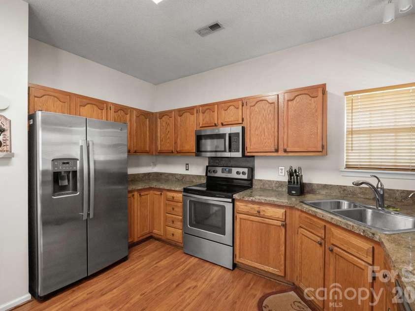 3001 Pennridge Place, Matthews, NC 28105.  MLS# CAR4364261, YatesRealty ID 8094. 
