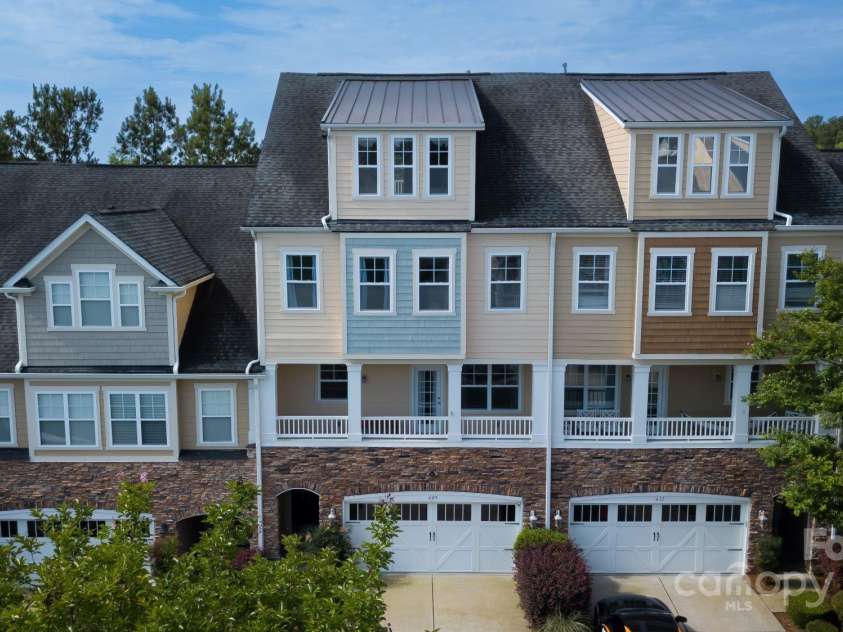 609 Sunfish Lane, Tega Cay, SC 29708.  MLS# CAR4233683, YatesRealty ID 8096. 