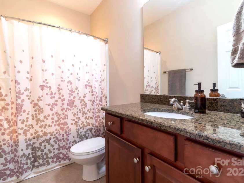 609 Sunfish Lane, Tega Cay, SC 29708.  MLS# CAR4233683, YatesRealty ID 8096. Upper Level Full Bathroom