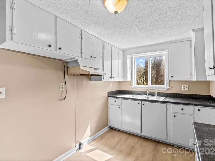 216 Georgia Avenue, Bessemer City, NC 28016.  MLS# CAR4240222, YatesRealty ID 8098. 